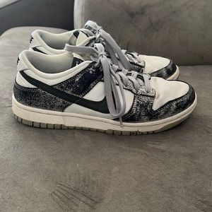Nike women’s low dunk “golden gals” sneakers 8 white metallic silver black Used